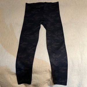 Spanx green/black camo leggings size L